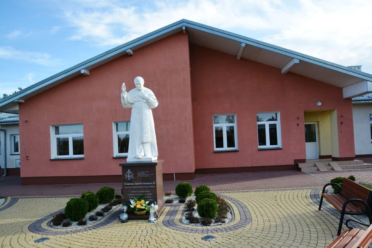 Szkoła Podstawowa 
Im. Świętego Jana Pawła Ii 
W Białce