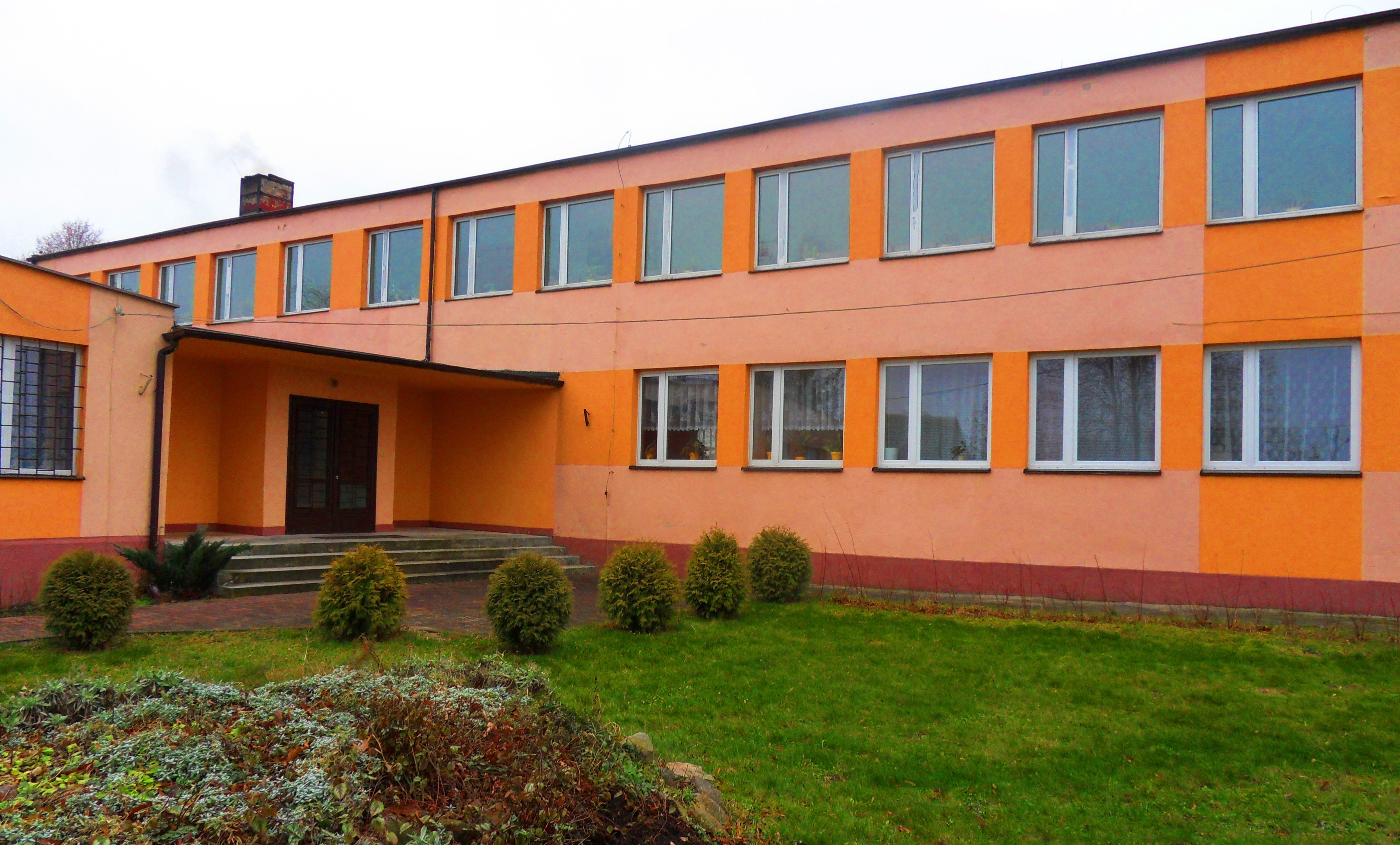 Szkoła Podstawowa 
W Dębie